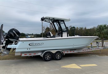 2023 Robalo 266 Cayman Ice Blue Boat
